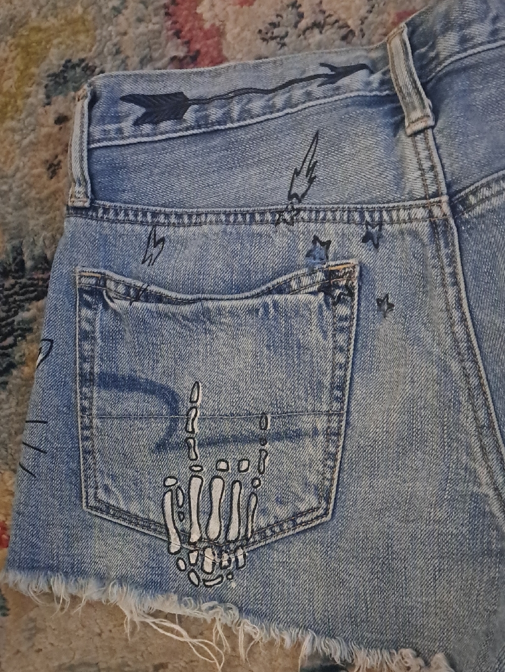 American Eagle Light Blue Distressed Denim Shorts with Sketchbook Graphics, Sz 6 - Picture 4 of 9
